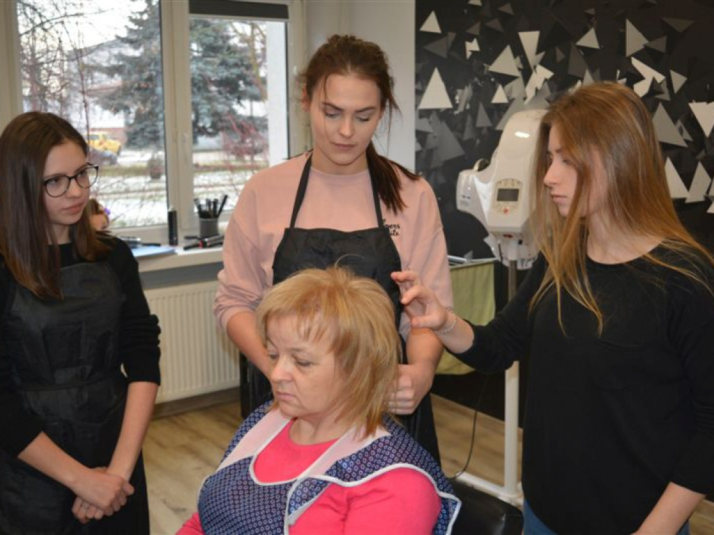 Szkolenie dla klas fryzjerskich w ZSP nr 3