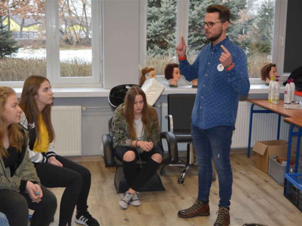 Szkolenie dla klas fryzjerskich w ZSP nr 3
