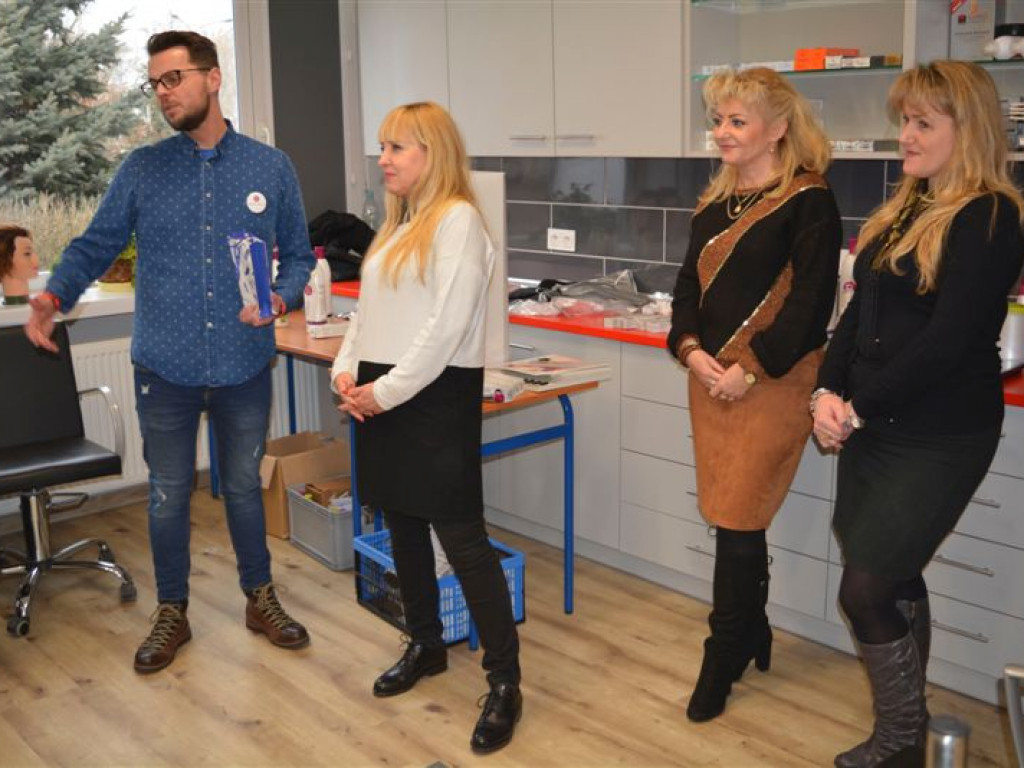 Szkolenie dla klas fryzjerskich w ZSP nr 3
