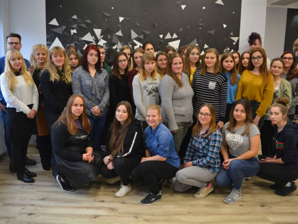 Szkolenie dla klas fryzjerskich w ZSP nr 3