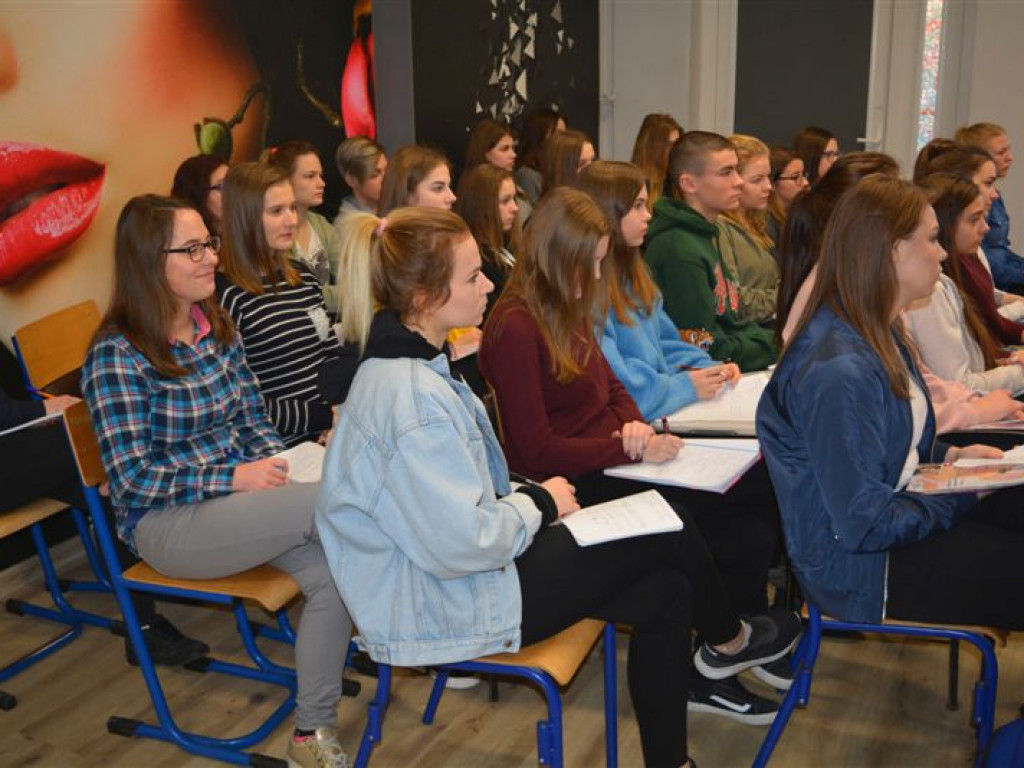Szkolenie dla klas fryzjerskich w ZSP nr 3
