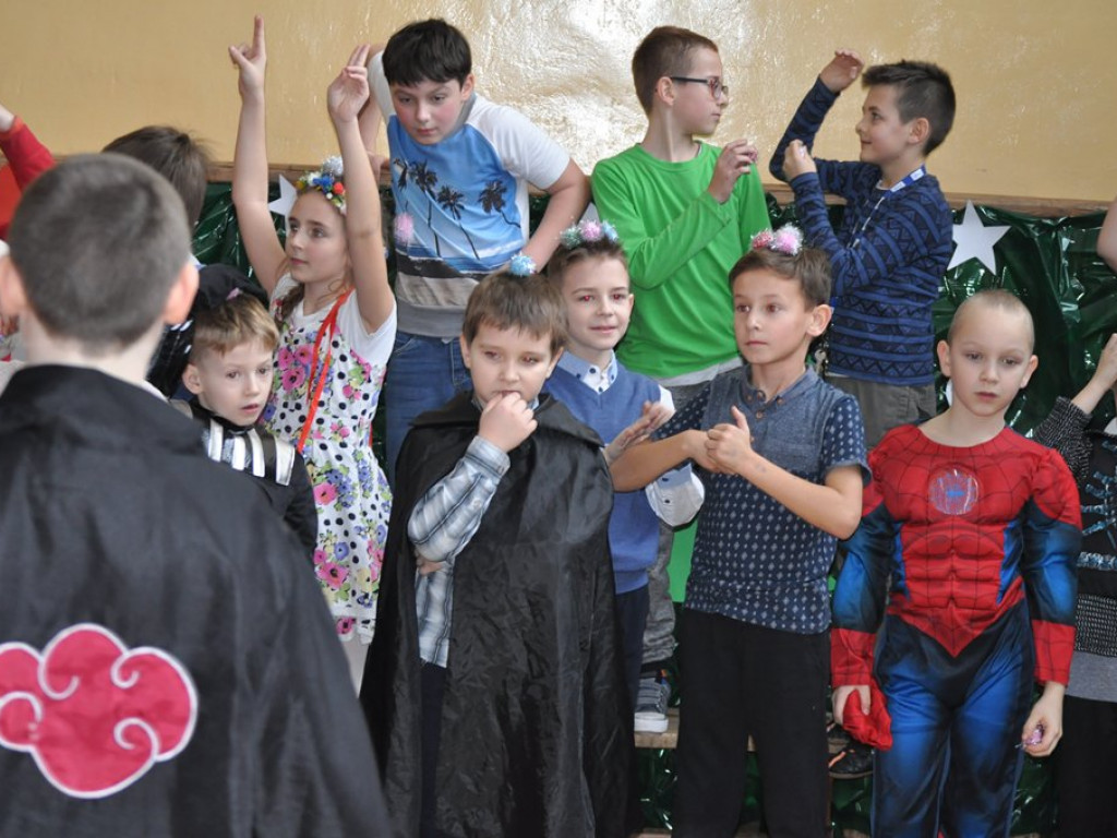 Bal choinkowy w szkole na Korabce [zdjęcia, filmy]