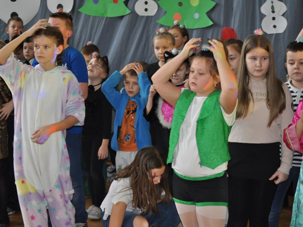 Bal choinkowy w szkole na Korabce [zdjęcia, filmy]