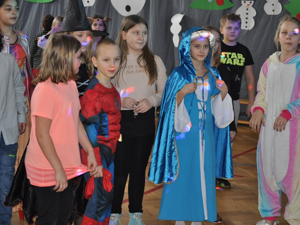 Bal choinkowy w szkole na Korabce [zdjęcia, filmy]