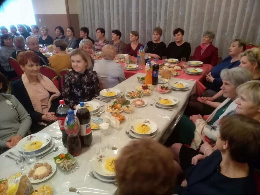 Gospodynie domowe i strażacy bawią się w Wejscach