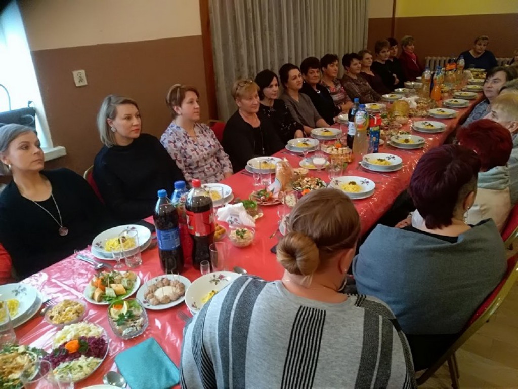 Gospodynie domowe i strażacy bawią się w Wejscach