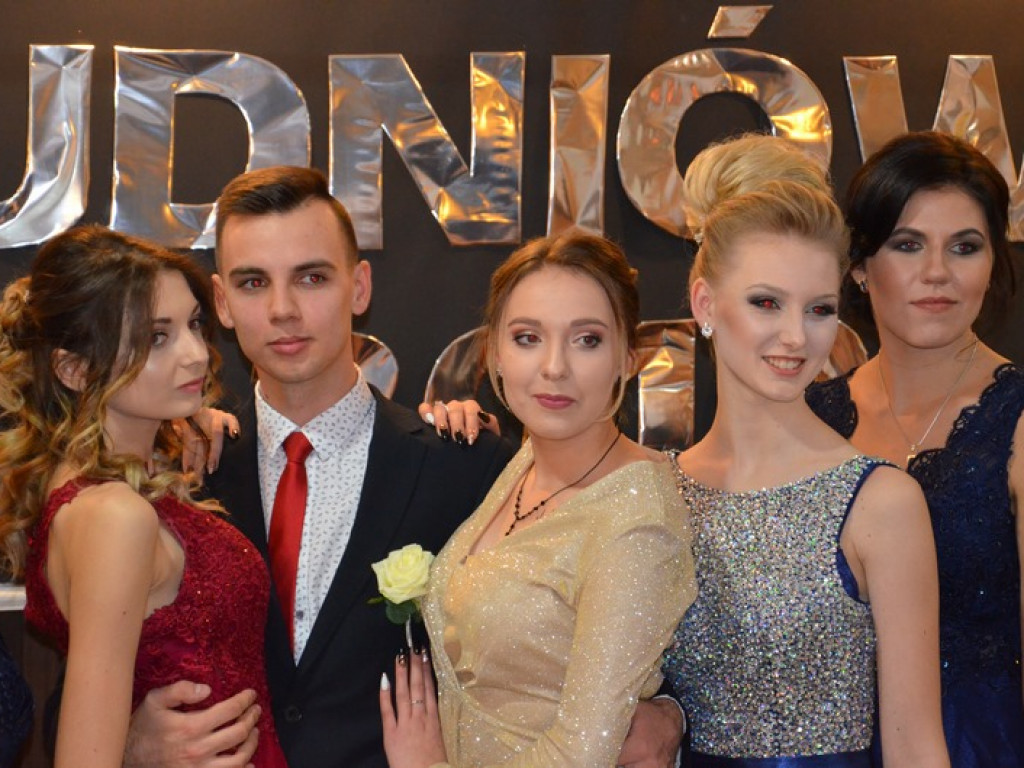 Trwa studniówka ZSP nr 3 w Łowiczu