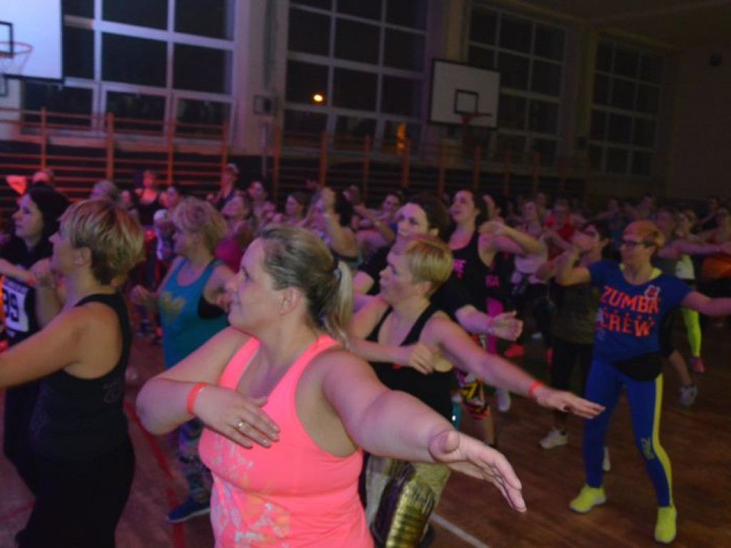 Miłośnicy zumby i urbhanize z całej Polski na maratonie w Łowiczu