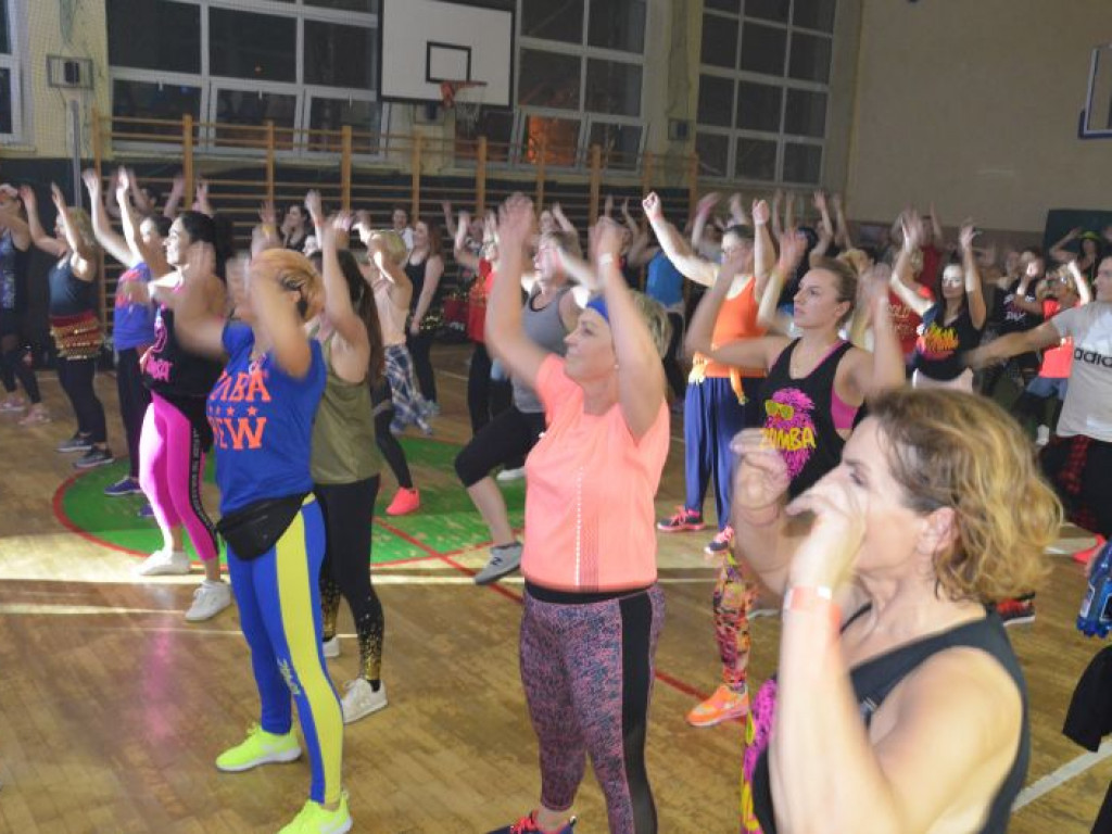 Miłośnicy zumby i urbhanize z całej Polski na maratonie w Łowiczu