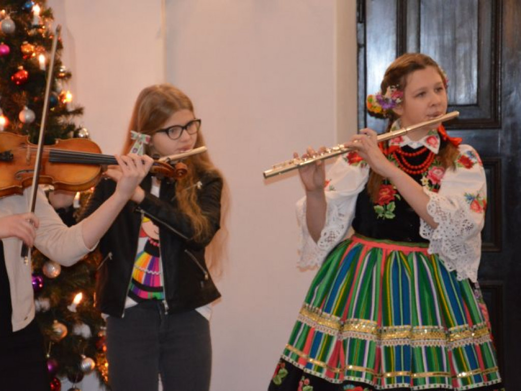 W muzeum świąteczny koncert szkoły muzycznej ze zbiórką WOŚP