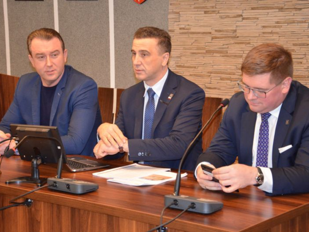 Rolnicy i parlamentarzyści rozmawiali z łowickimi rolnikami