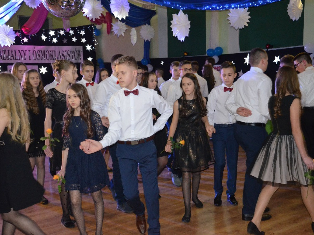 Bal gimnazjalny i ośmioklasistów w Błędowie