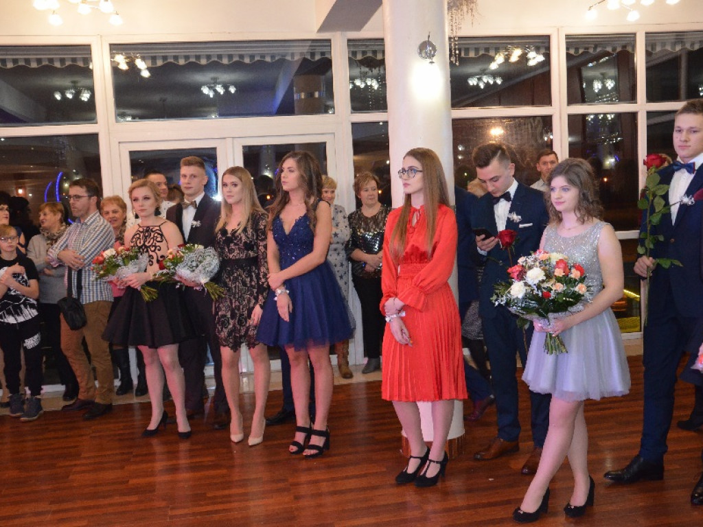 Przyszli technicy z ZSP nr 1 bawią się na studniówce w 