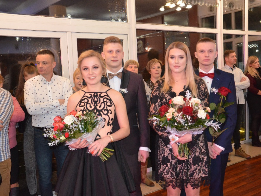 Przyszli technicy z ZSP nr 1 bawią się na studniówce w 