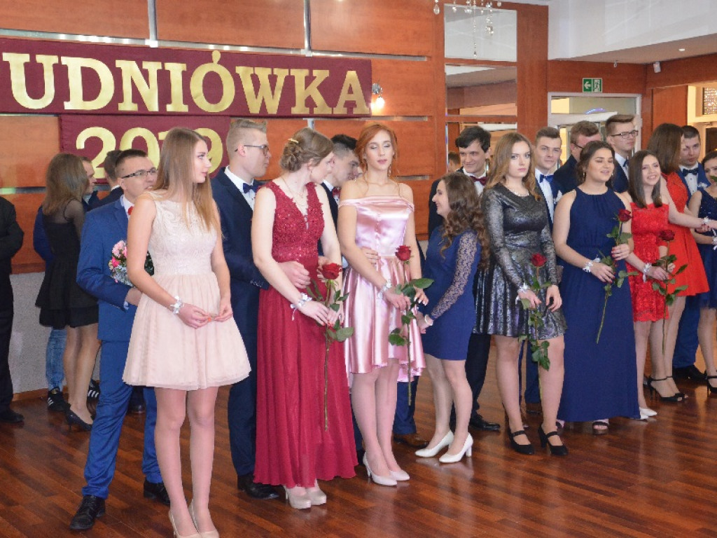 Przyszli technicy z ZSP nr 1 bawią się na studniówce w 