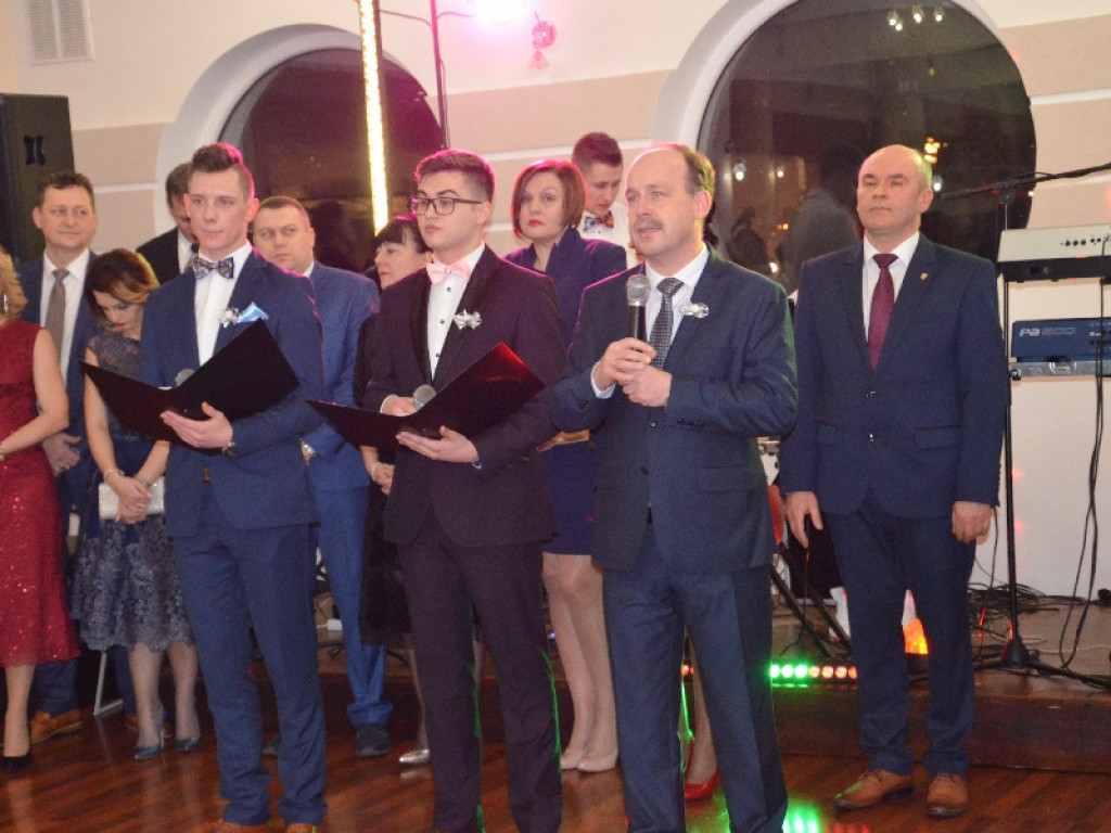 Przyszli technicy z ZSP nr 1 bawią się na studniówce w 