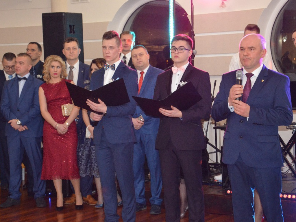 Przyszli technicy z ZSP nr 1 bawią się na studniówce w 