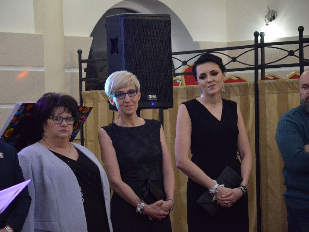 Przyszli technicy z ZSP nr 1 bawią się na studniówce w 
