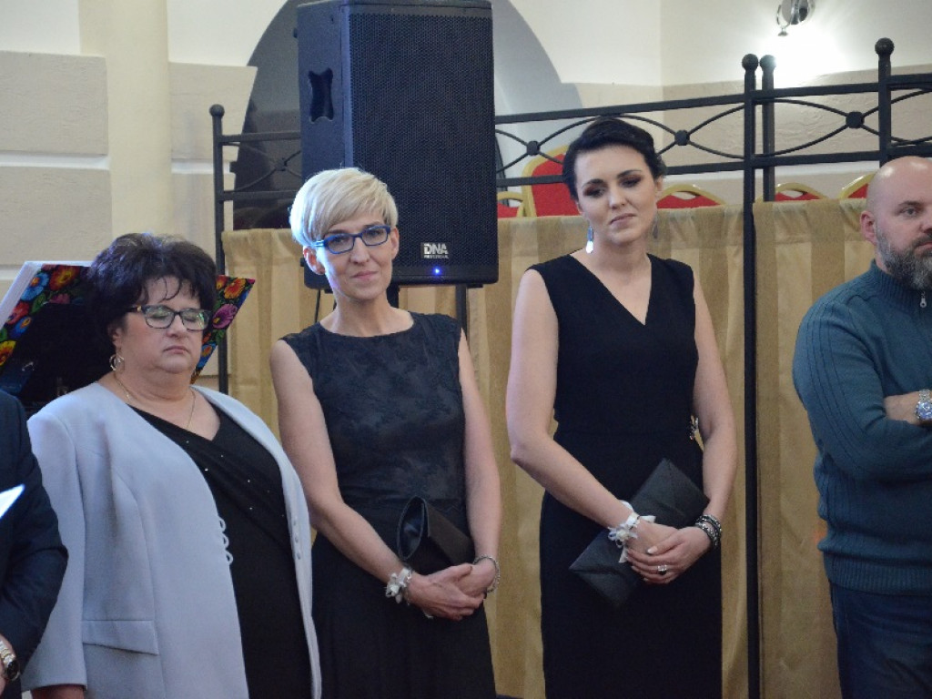 Przyszli technicy z ZSP nr 1 bawią się na studniówce w 