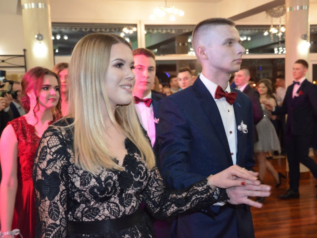 Przyszli technicy z ZSP nr 1 bawią się na studniówce w 