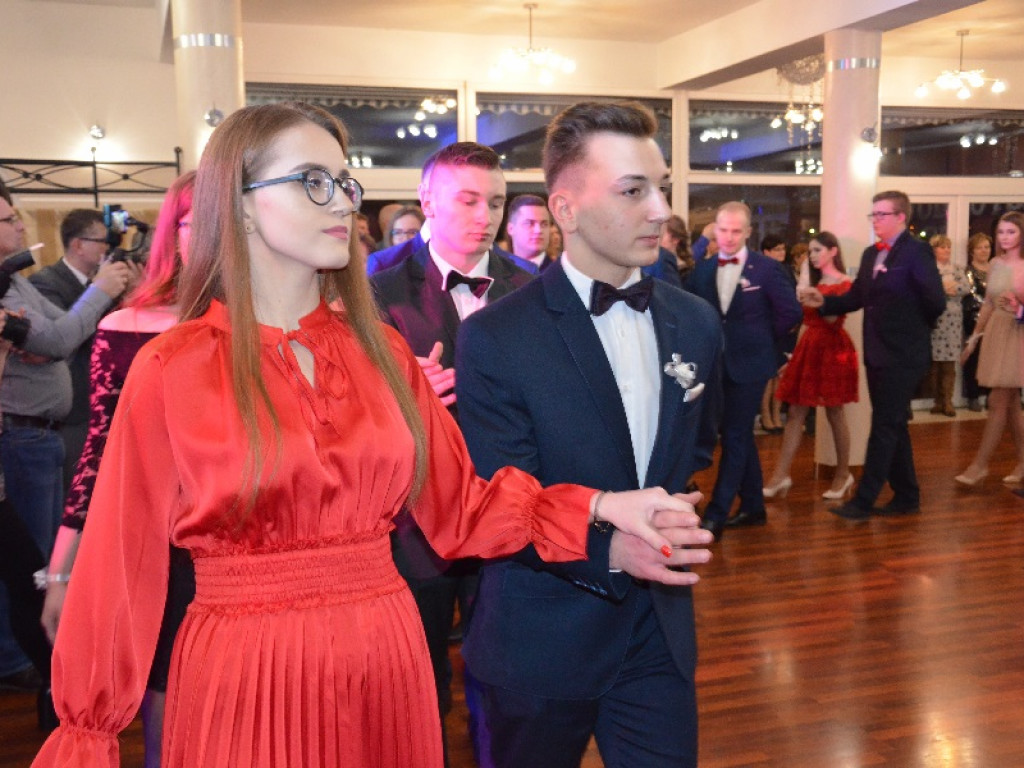 Przyszli technicy z ZSP nr 1 bawią się na studniówce w 