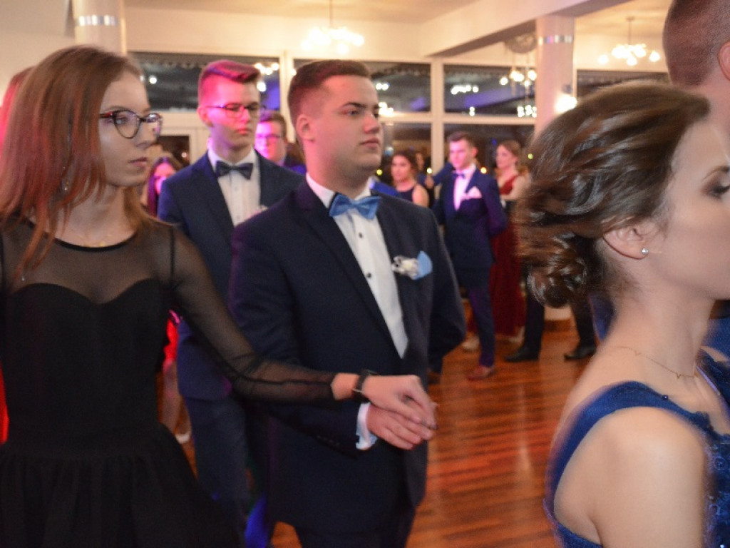 Przyszli technicy z ZSP nr 1 bawią się na studniówce w 