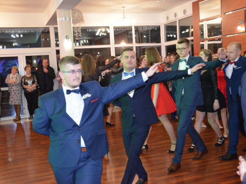 Przyszli technicy z ZSP nr 1 bawią się na studniówce w 