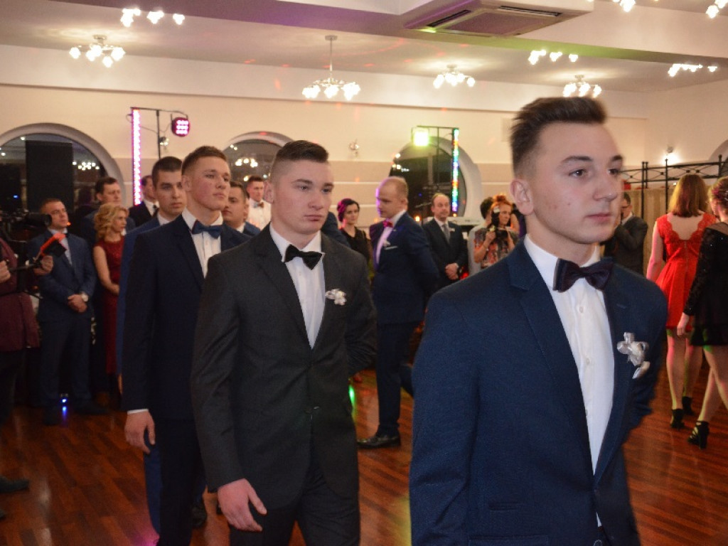 Przyszli technicy z ZSP nr 1 bawią się na studniówce w 