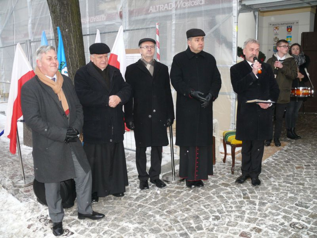 Kapsuła czasu spoczęła w wejściu do ratusza