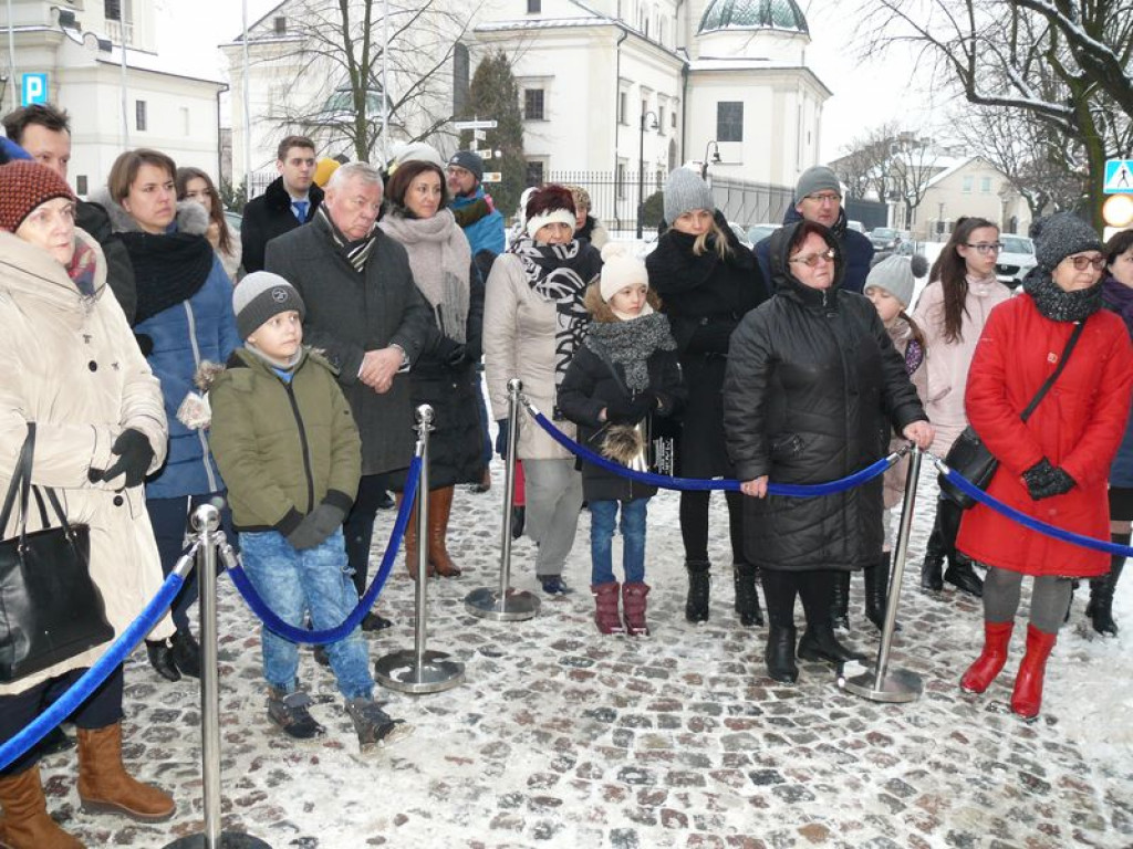 Kapsuła czasu spoczęła w wejściu do ratusza