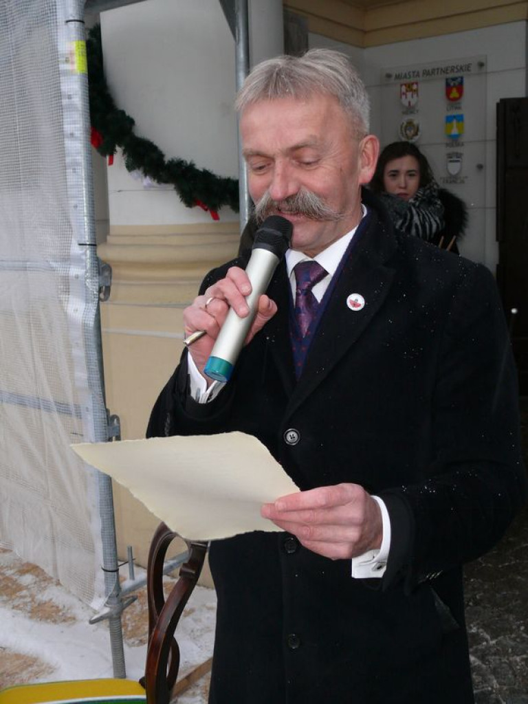 Kapsuła czasu spoczęła w wejściu do ratusza
