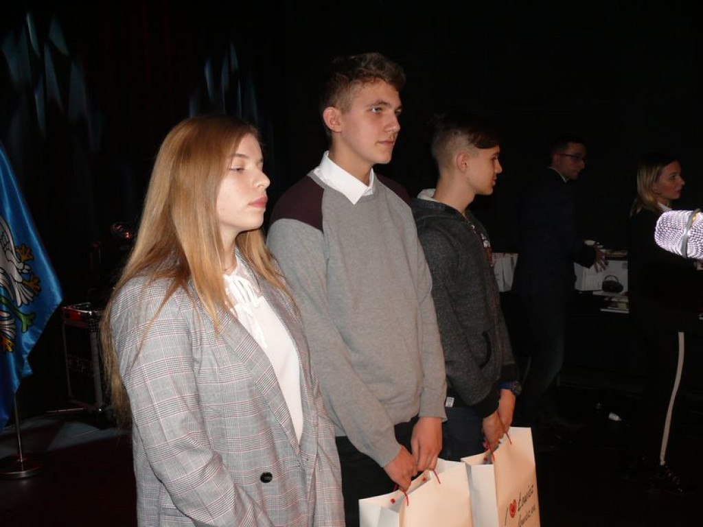 Kapsuła czasu spoczęła w wejściu do ratusza