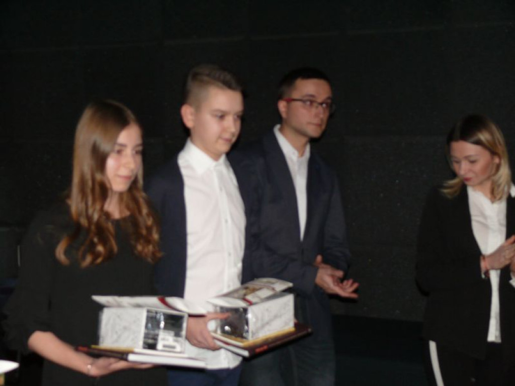 Kapsuła czasu spoczęła w wejściu do ratusza