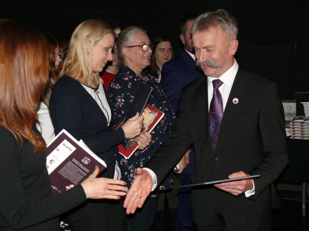 Kapsuła czasu spoczęła w wejściu do ratusza