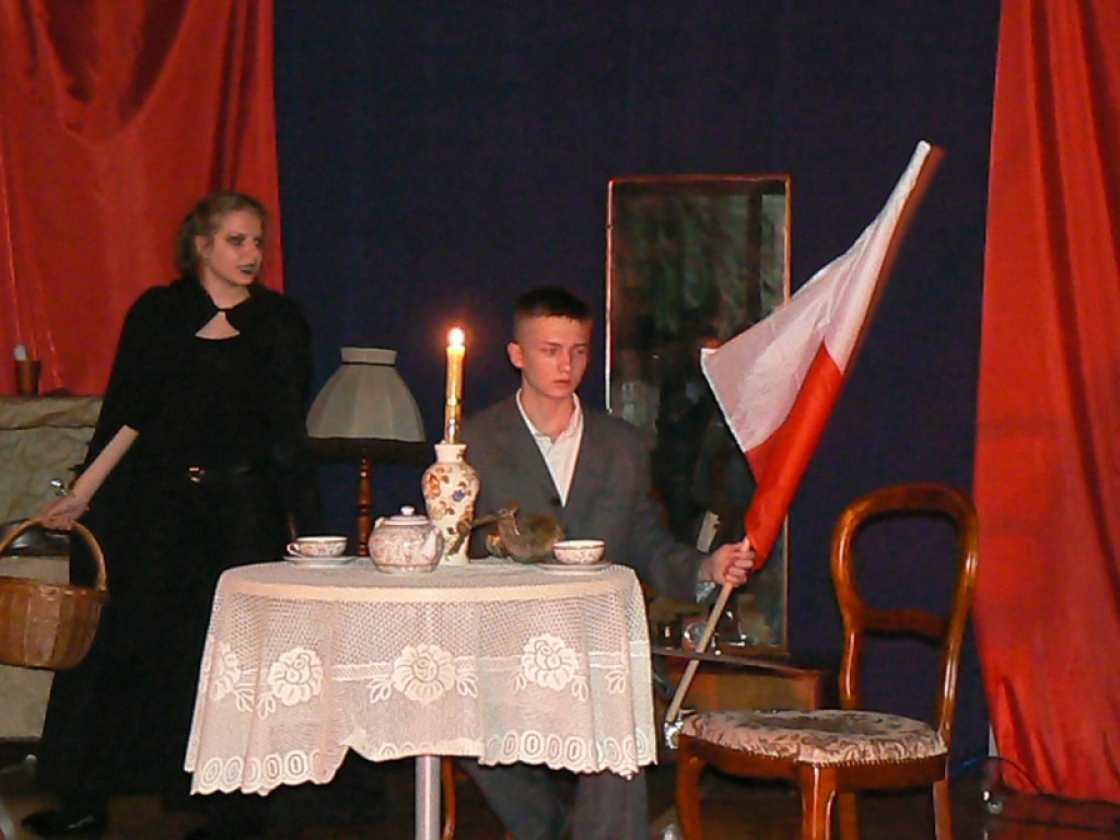 Głowno: porywający spektakl i otwarcie sali teatralnej w ZSLG