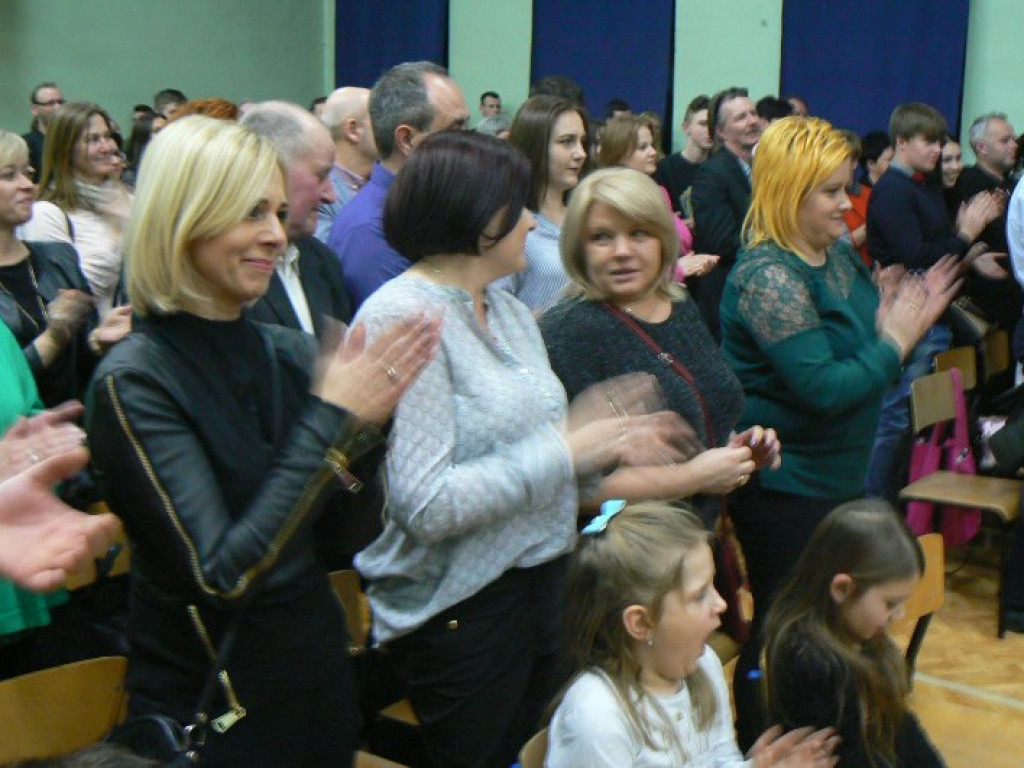 Głowno: porywający spektakl i otwarcie sali teatralnej w ZSLG