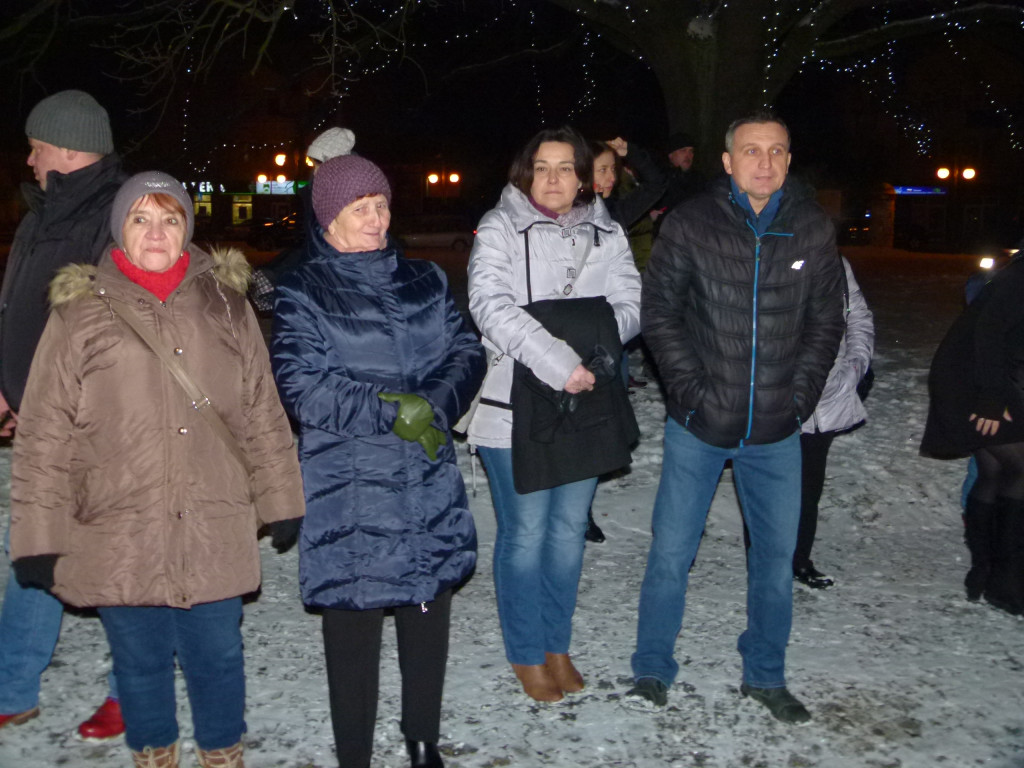 Polonez na placu Wolności w Głownie