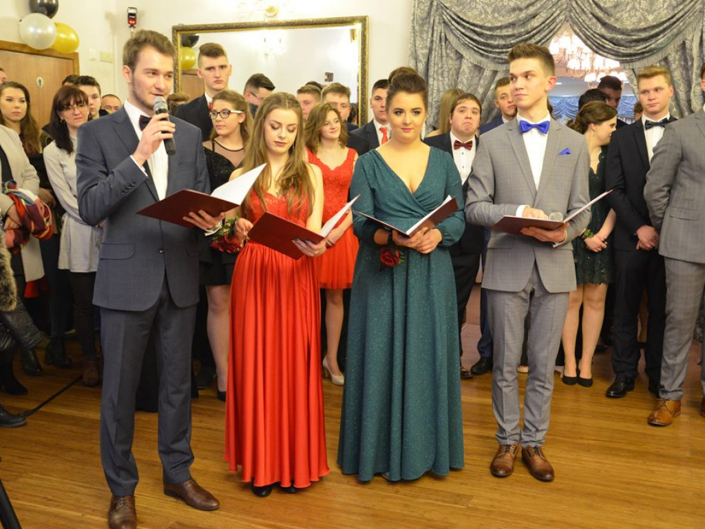 Studniówka II LO w sali Telimena [zdjęcia]