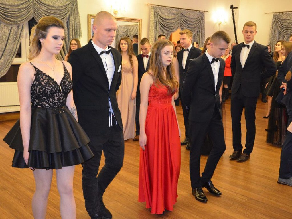 Studniówka II LO w sali Telimena [zdjęcia]