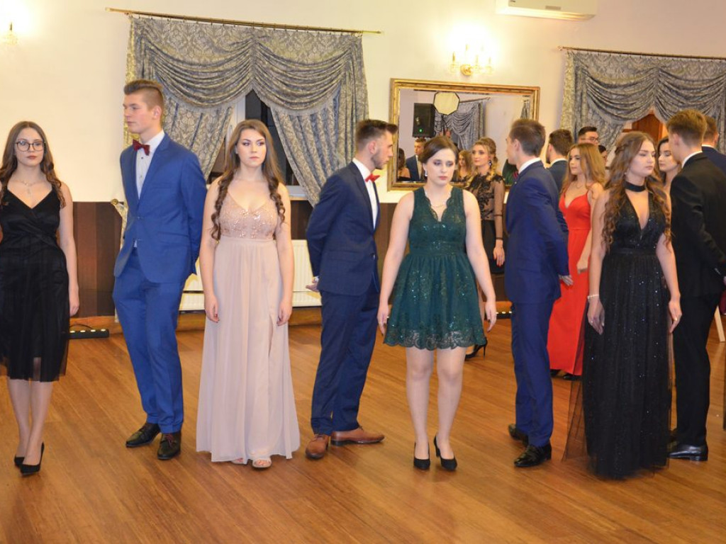 Studniówka II LO w sali Telimena [zdjęcia]