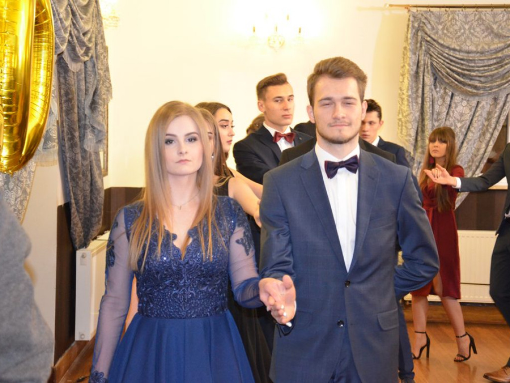 Studniówka II LO w sali Telimena [zdjęcia]