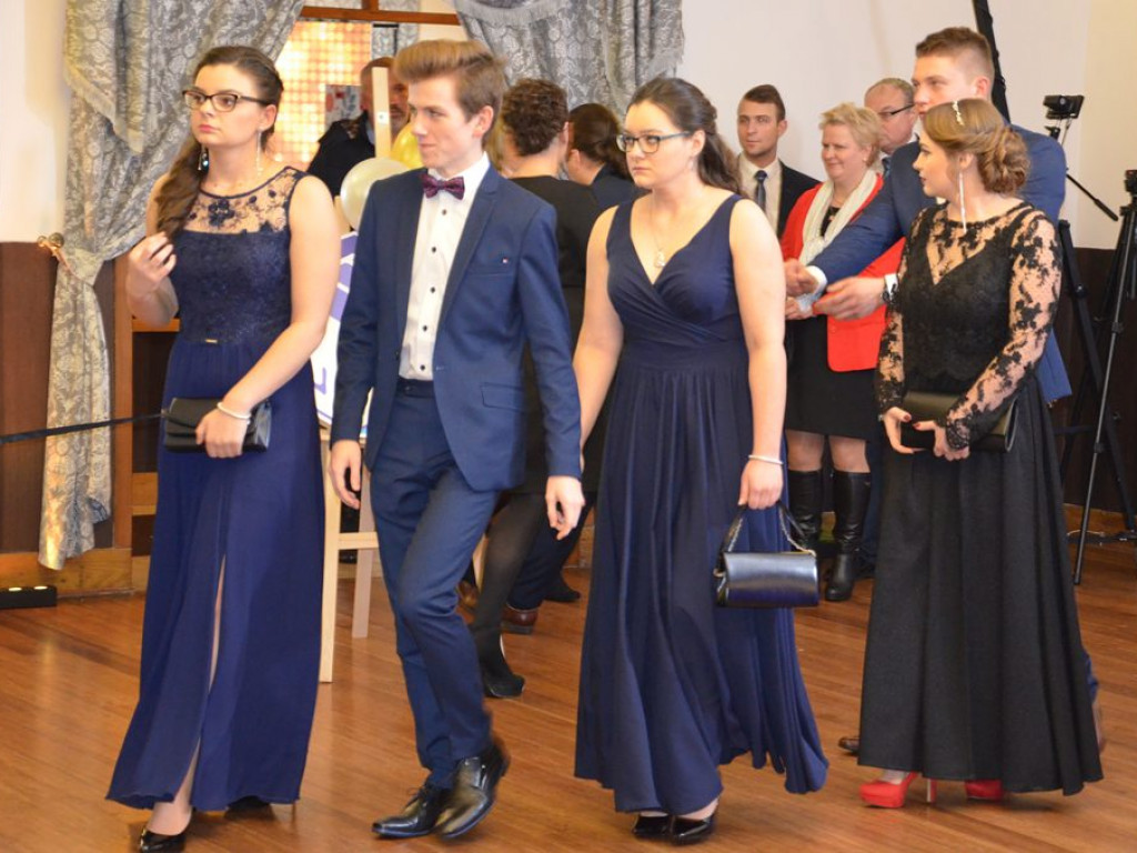 Studniówka II LO w sali Telimena [zdjęcia]