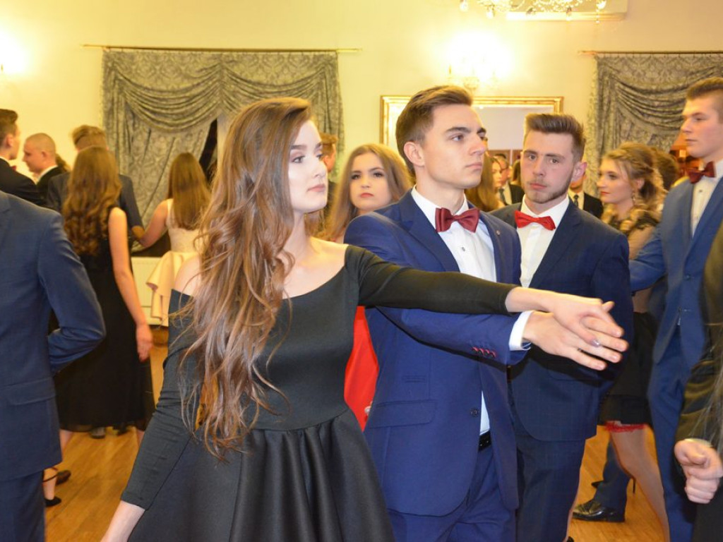 Studniówka II LO w sali Telimena [zdjęcia]
