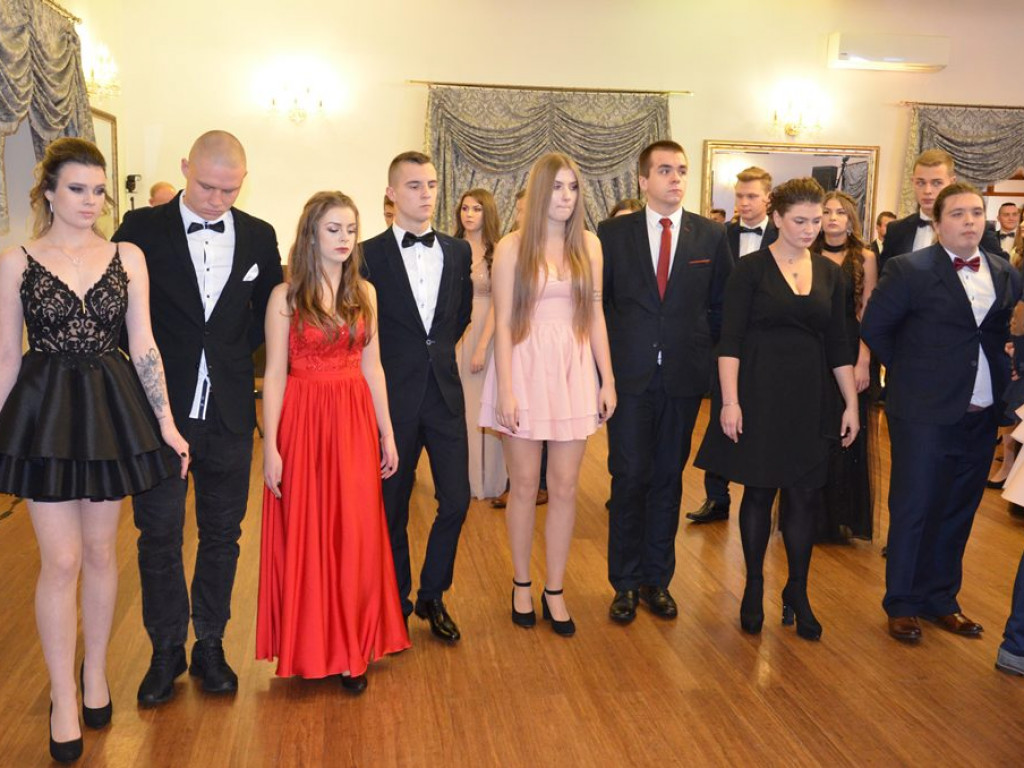 Studniówka II LO w sali Telimena [zdjęcia]