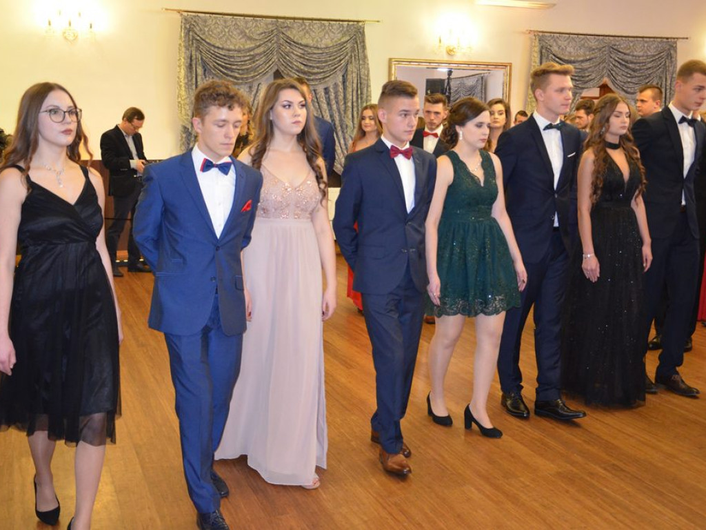 Studniówka II LO w sali Telimena [zdjęcia]