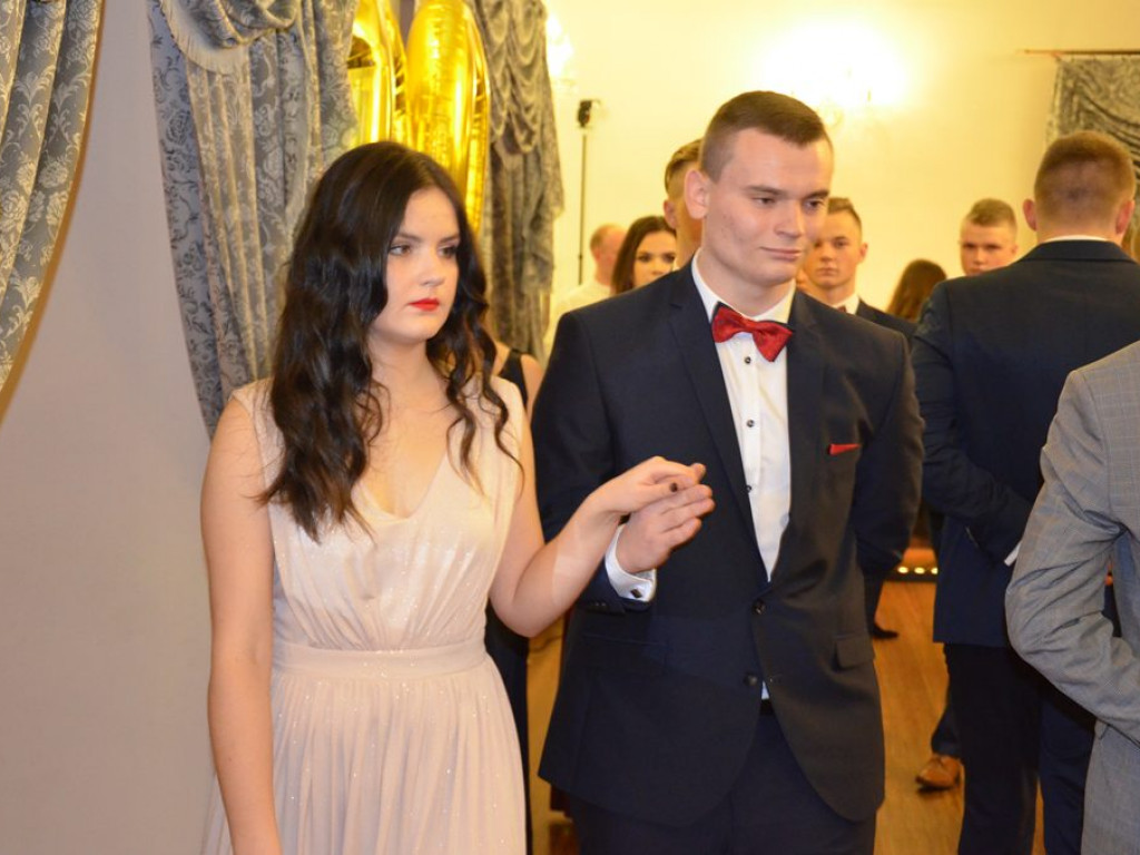 Studniówka II LO w sali Telimena [zdjęcia]