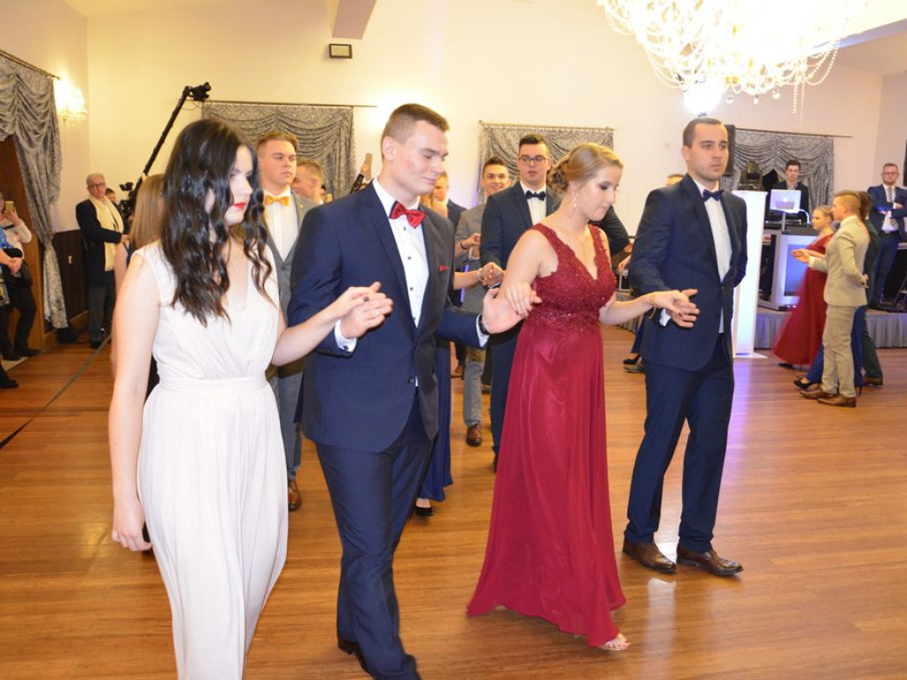 Studniówka II LO w sali Telimena [zdjęcia]