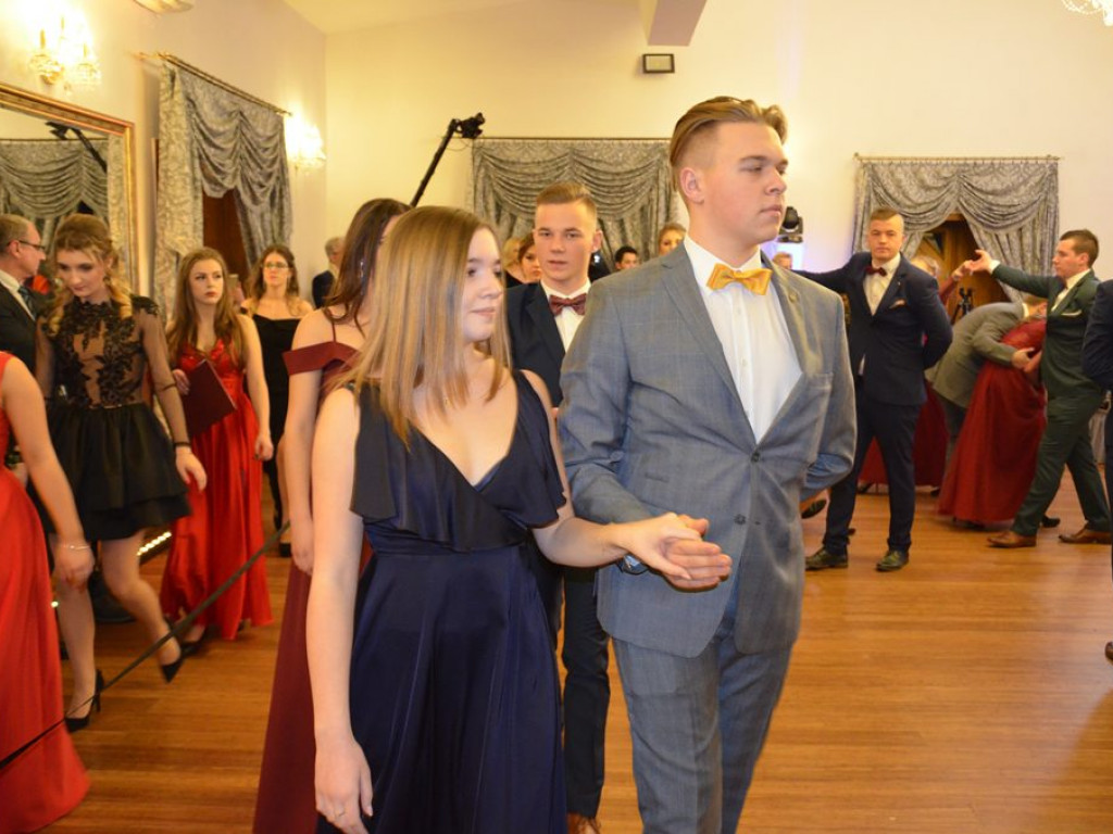 Studniówka II LO w sali Telimena [zdjęcia]