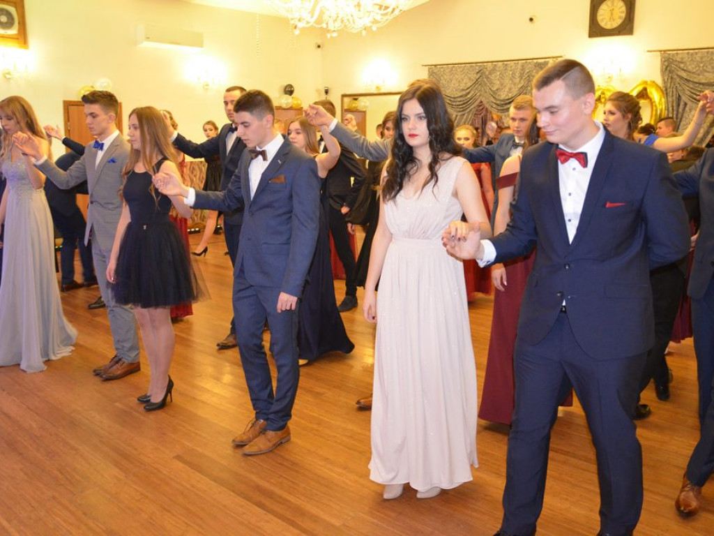 Studniówka II LO w sali Telimena [zdjęcia]