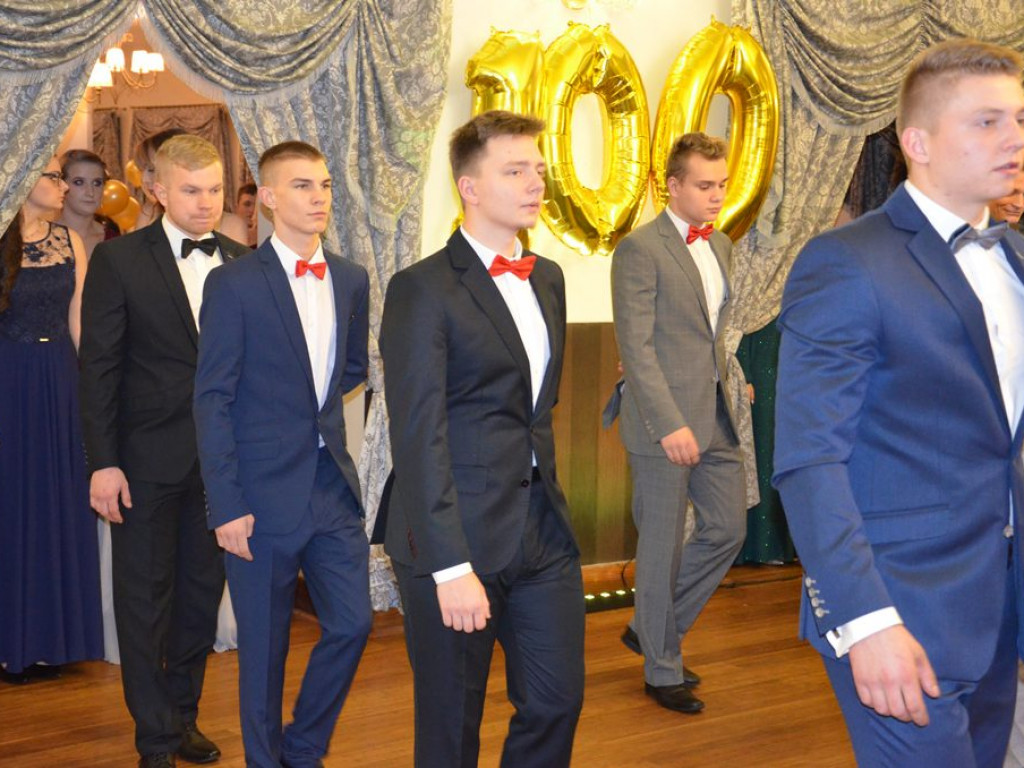 Studniówka II LO w sali Telimena [zdjęcia]